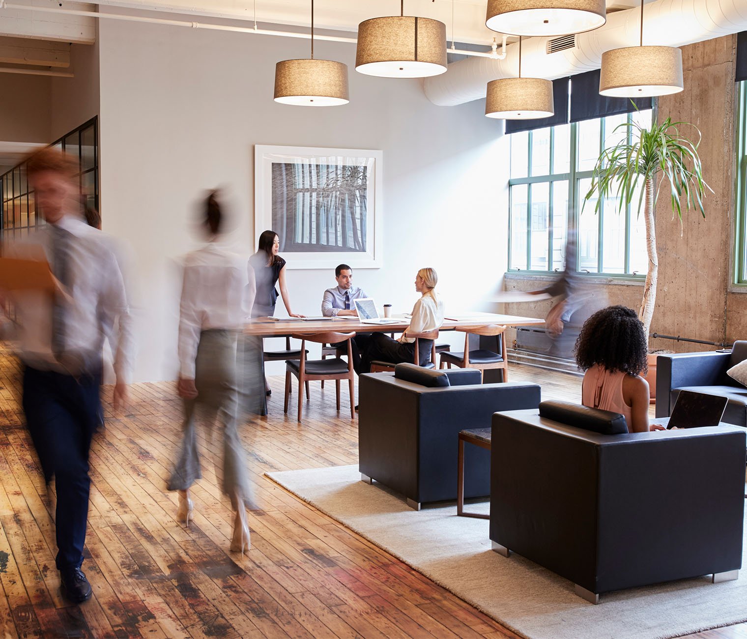 Atlas Support-Connected-flexpace-workspaces-Business people at work in a busy luxury office space
