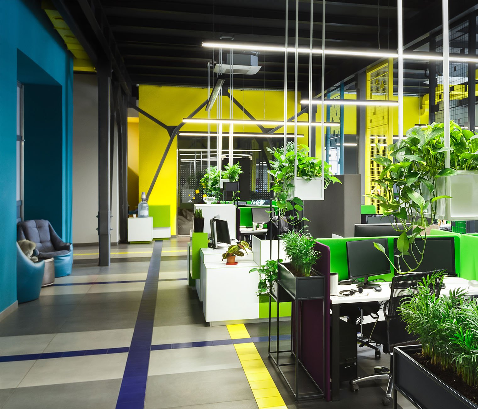 Atlas Support-Connected-flexpace-workspaces-Light modern open space office with big windows