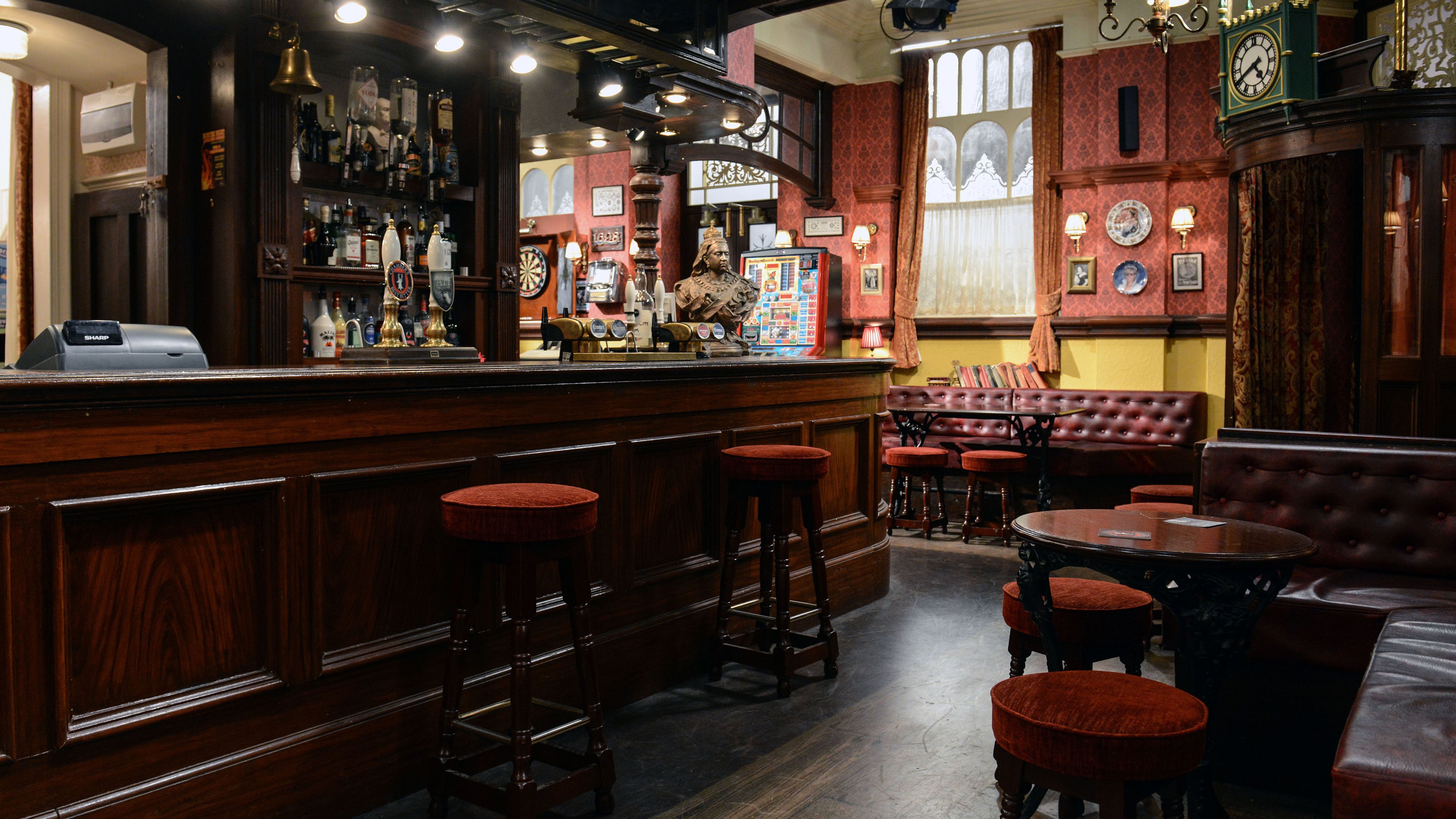 2015_Eastenders_Queen_Vic_1